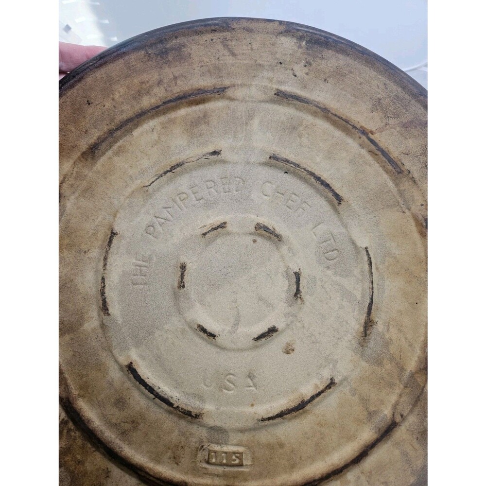 The Pampered Chef LTD Round Baking Stoneware 15in Large Pizza Stone Dish